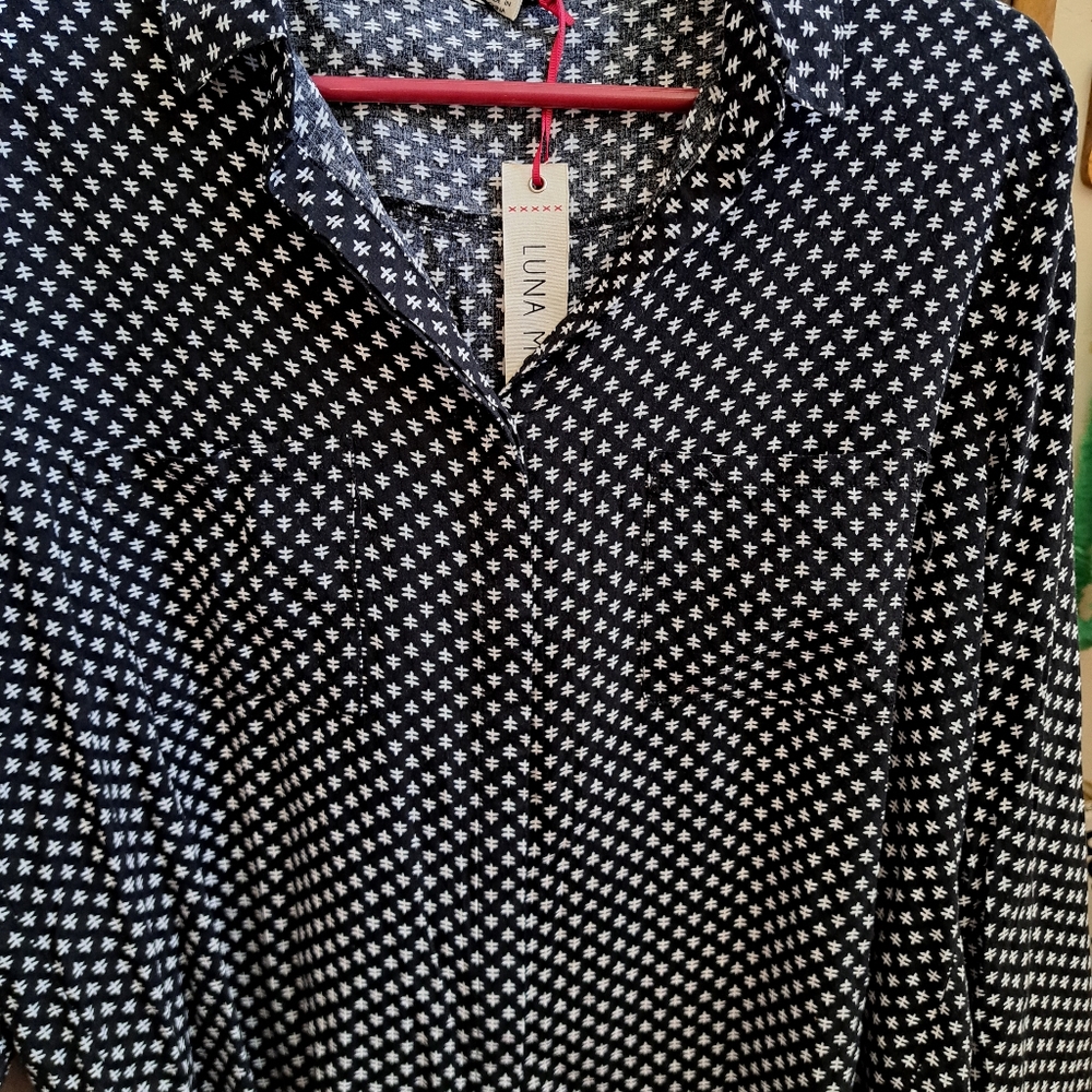 Luna Moon ladies tapered shirt. Size M black with white design